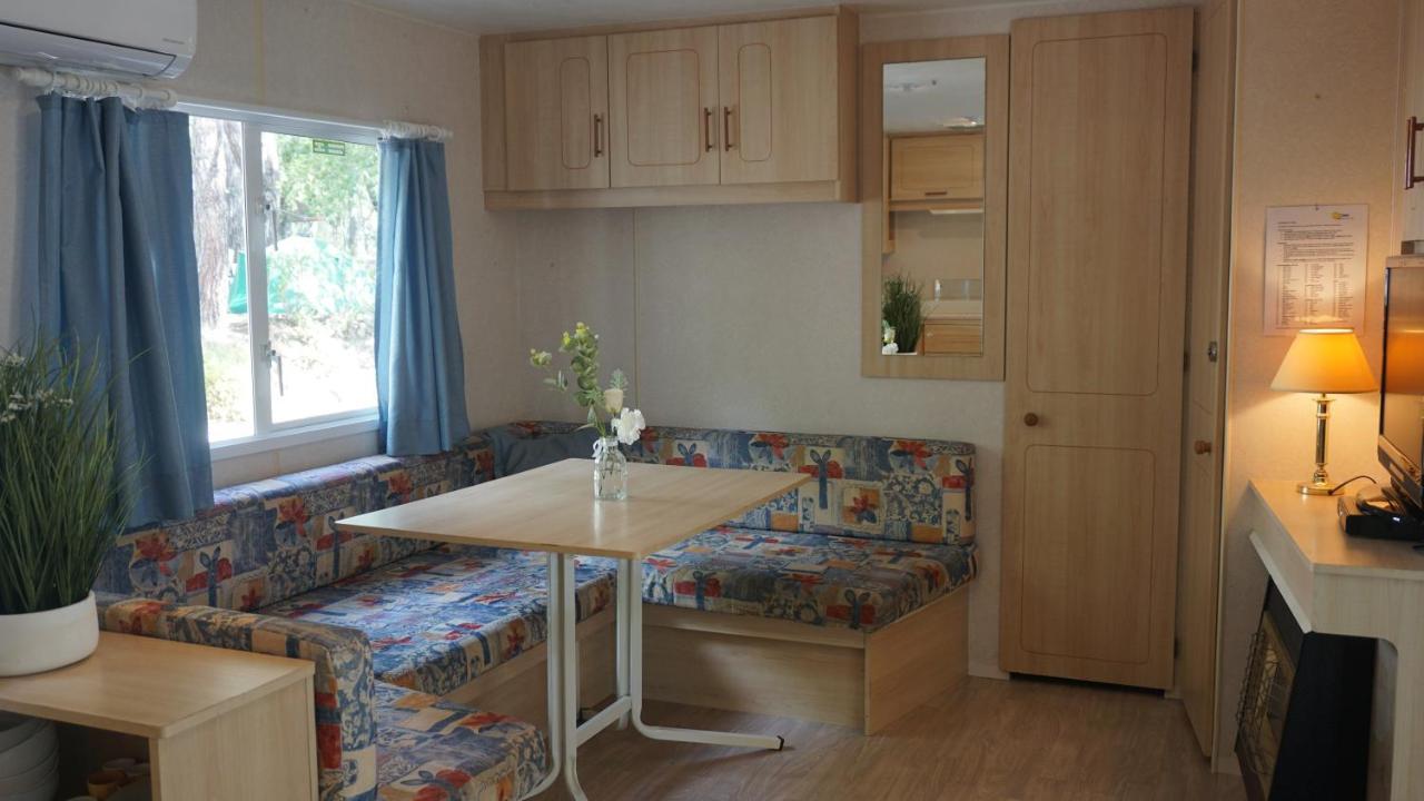 Chalets Met Buitenkeuken Op Camping Lei Suves - Joycasa Roquebrune-sur-Argens Exterior foto