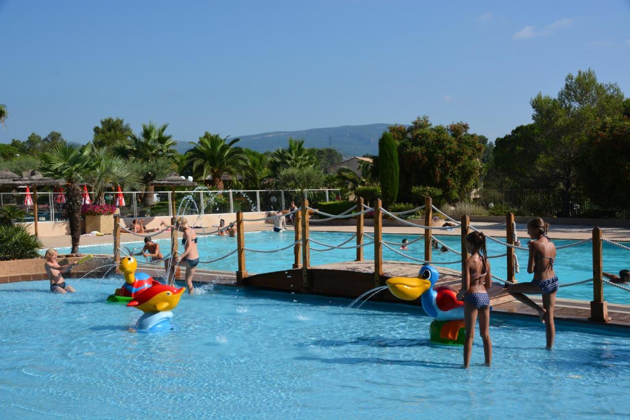 Chalets Met Buitenkeuken Op Camping Lei Suves - Joycasa Roquebrune-sur-Argens Exterior foto