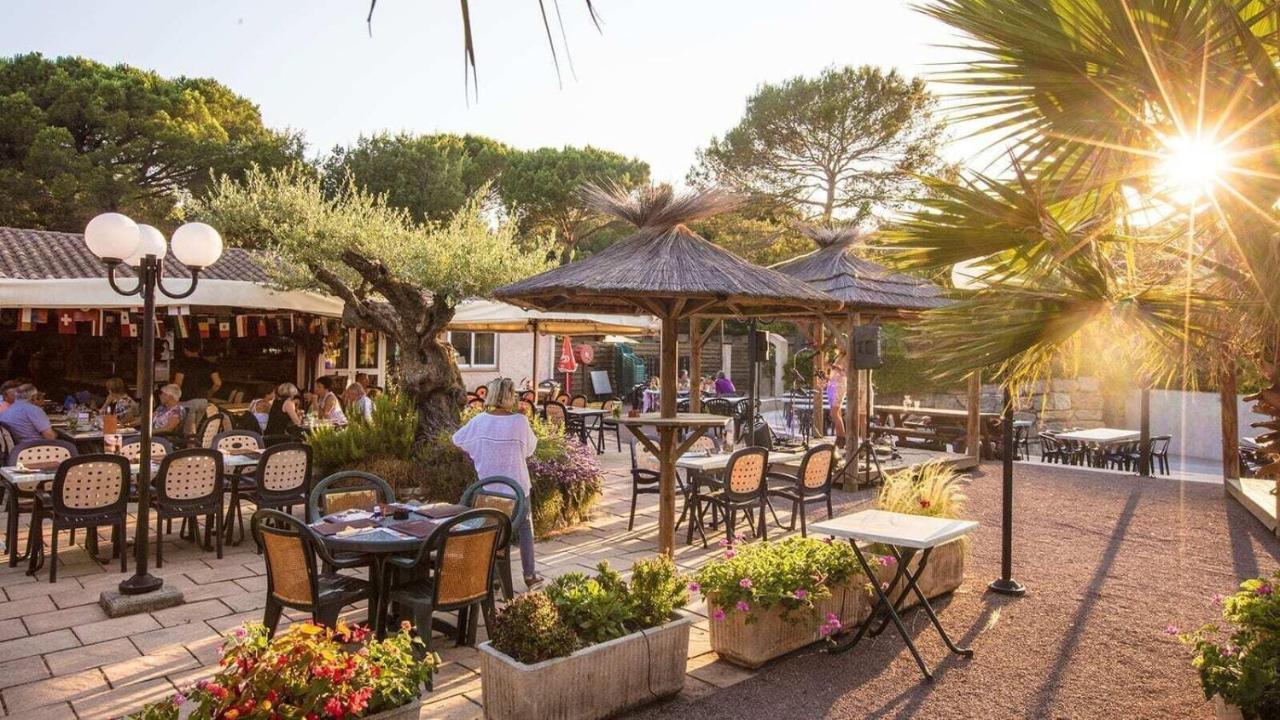 Chalets Met Buitenkeuken Op Camping Lei Suves - Joycasa Roquebrune-sur-Argens Exterior foto