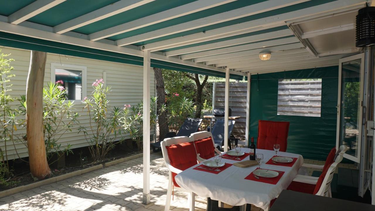 Chalets Met Buitenkeuken Op Camping Lei Suves - Joycasa Roquebrune-sur-Argens Exterior foto