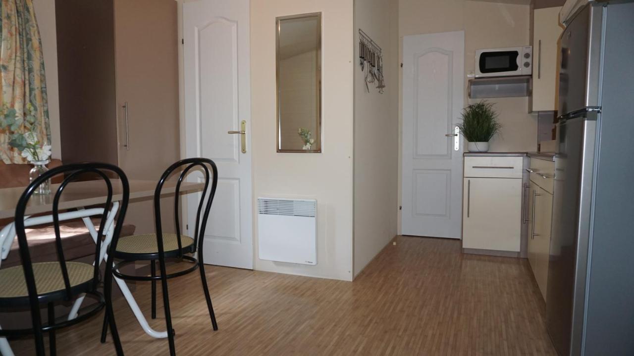 Chalets Met Buitenkeuken Op Camping Lei Suves - Joycasa Roquebrune-sur-Argens Exterior foto