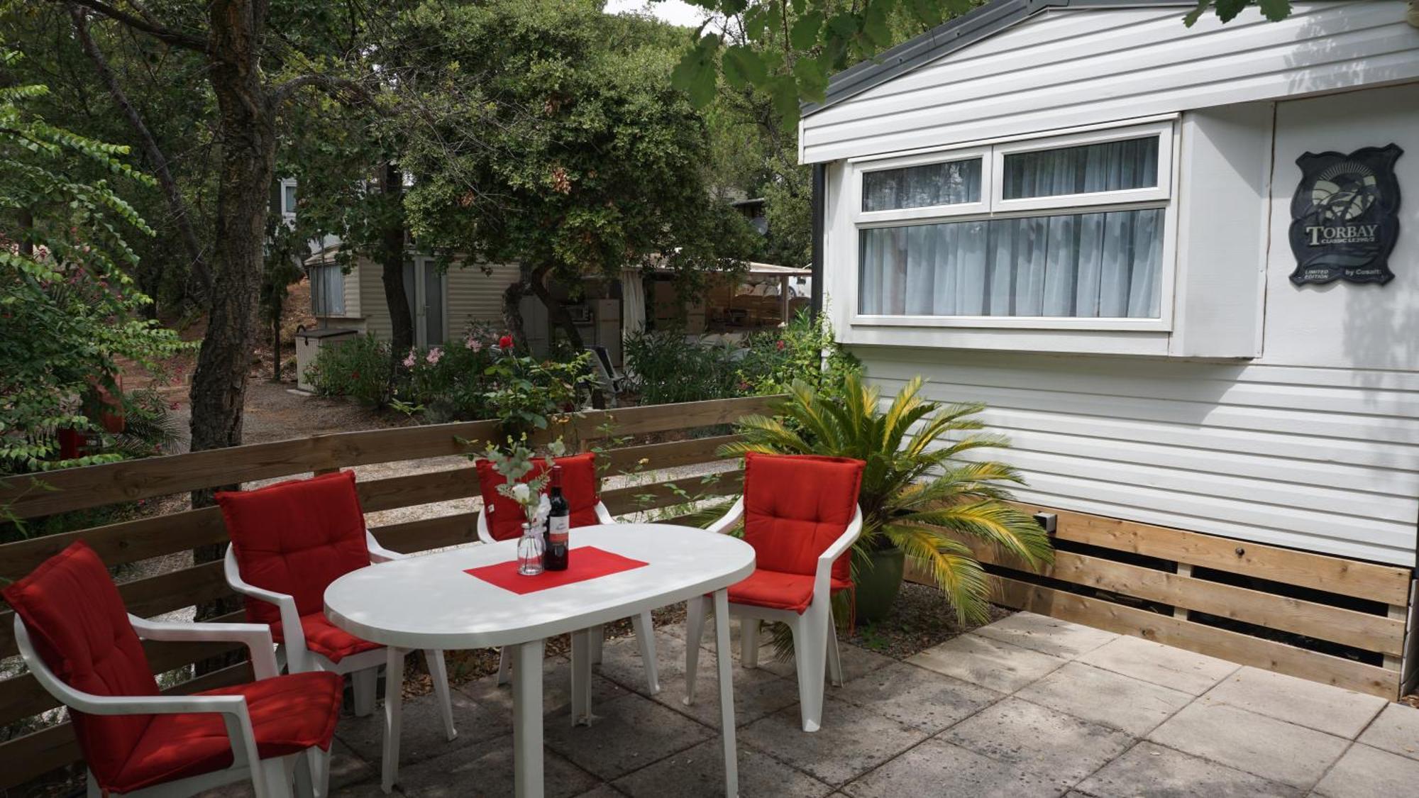 Chalets Met Buitenkeuken Op Camping Lei Suves - Joycasa Roquebrune-sur-Argens Quarto foto