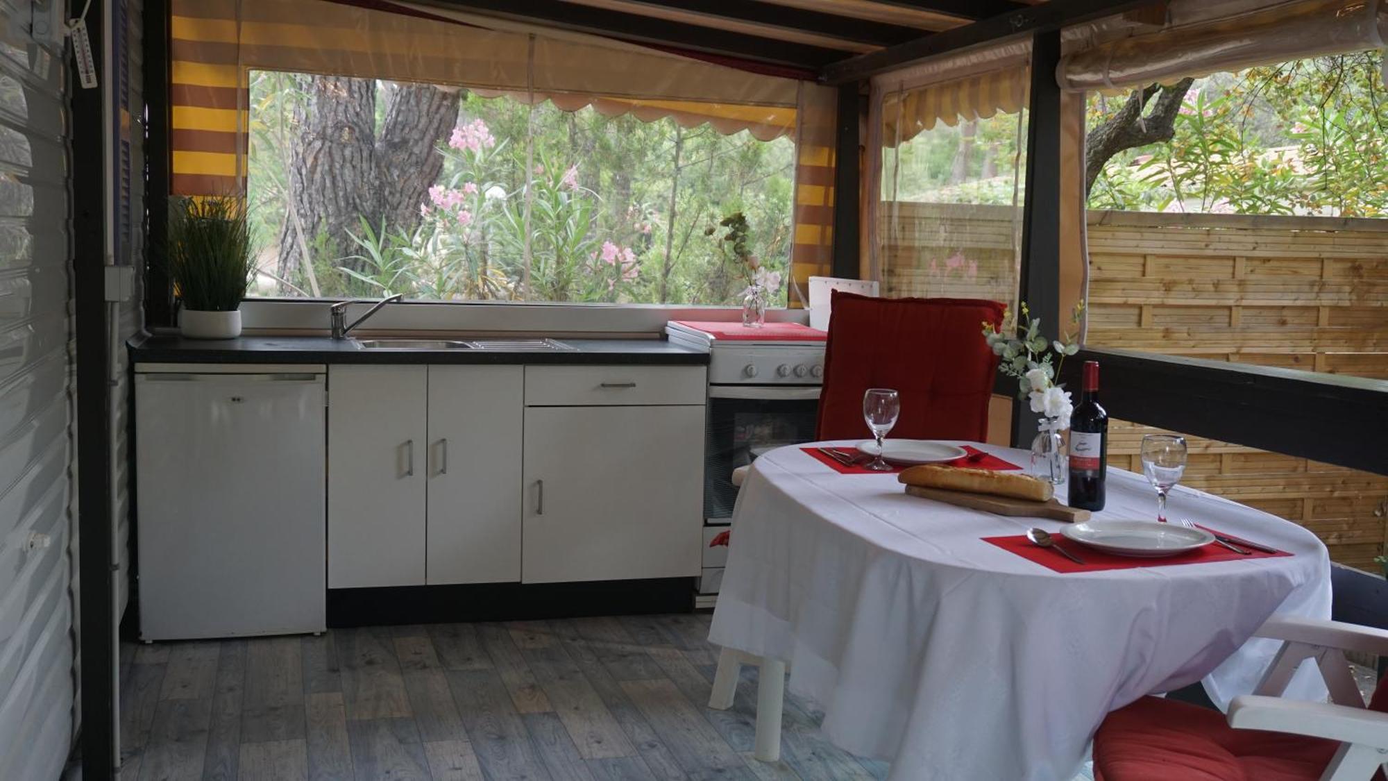 Chalets Met Buitenkeuken Op Camping Lei Suves - Joycasa Roquebrune-sur-Argens Quarto foto